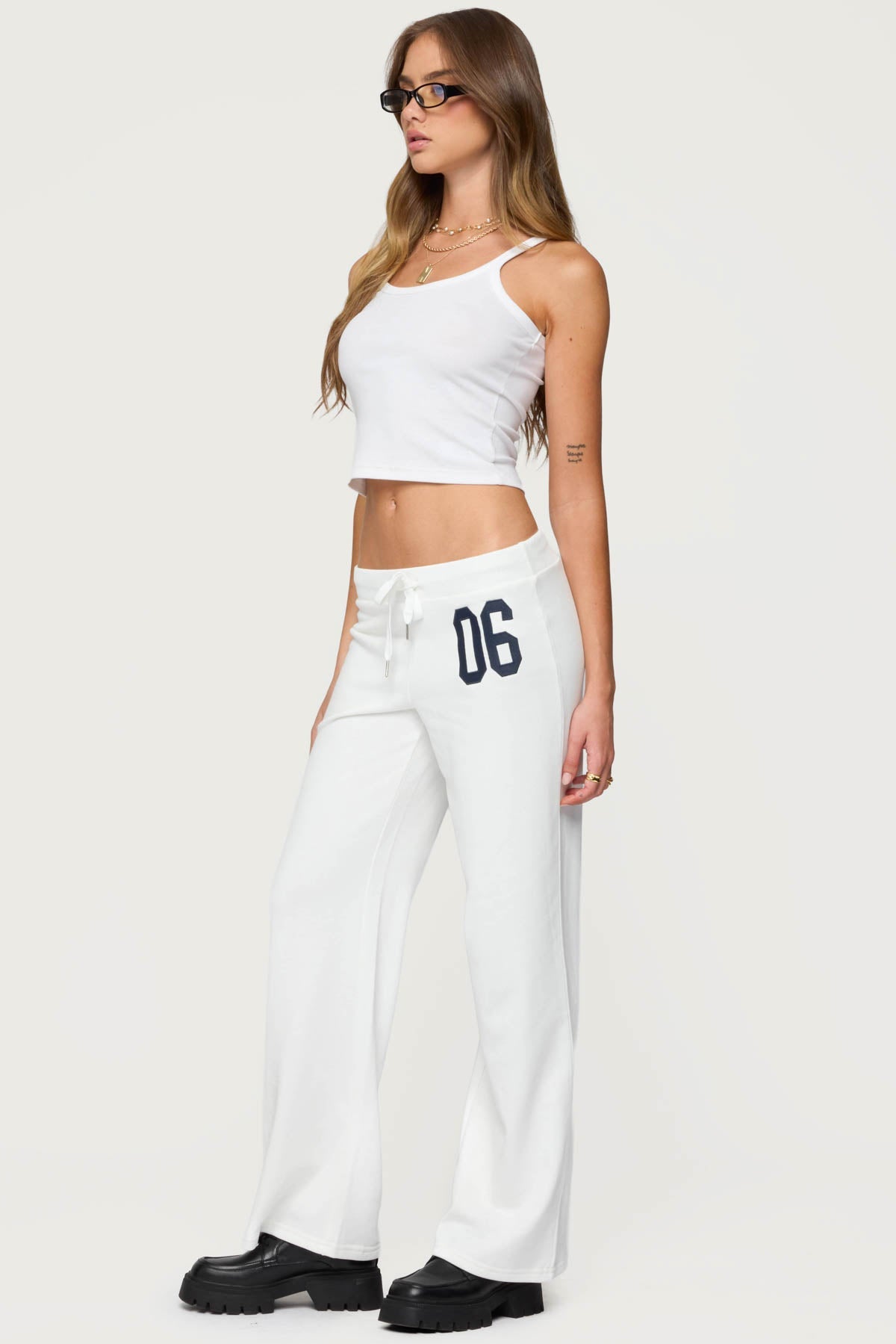 06 Sweatpants